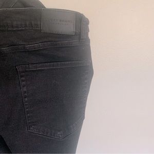 Men’s 34/34 Lucky Brand 410 Athletic Straight Advanced Stretch Jean (Black)